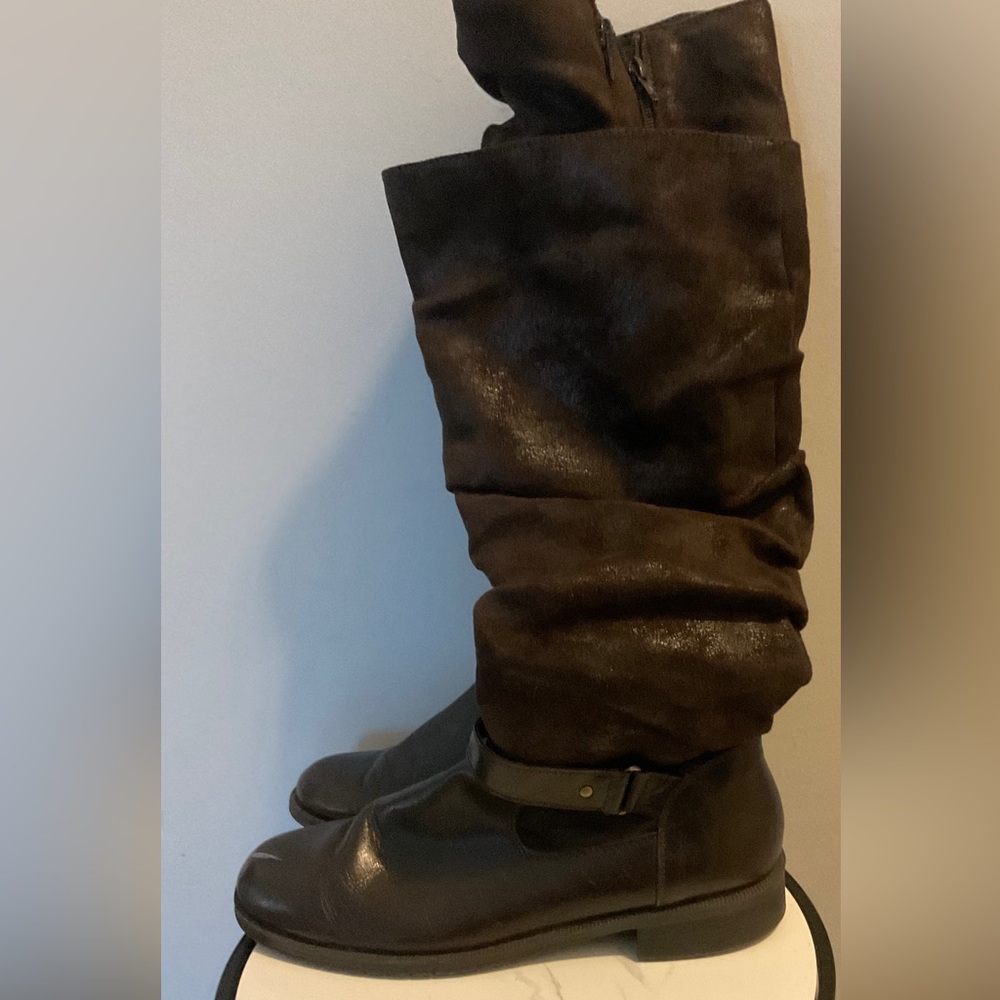 Brown knee boot